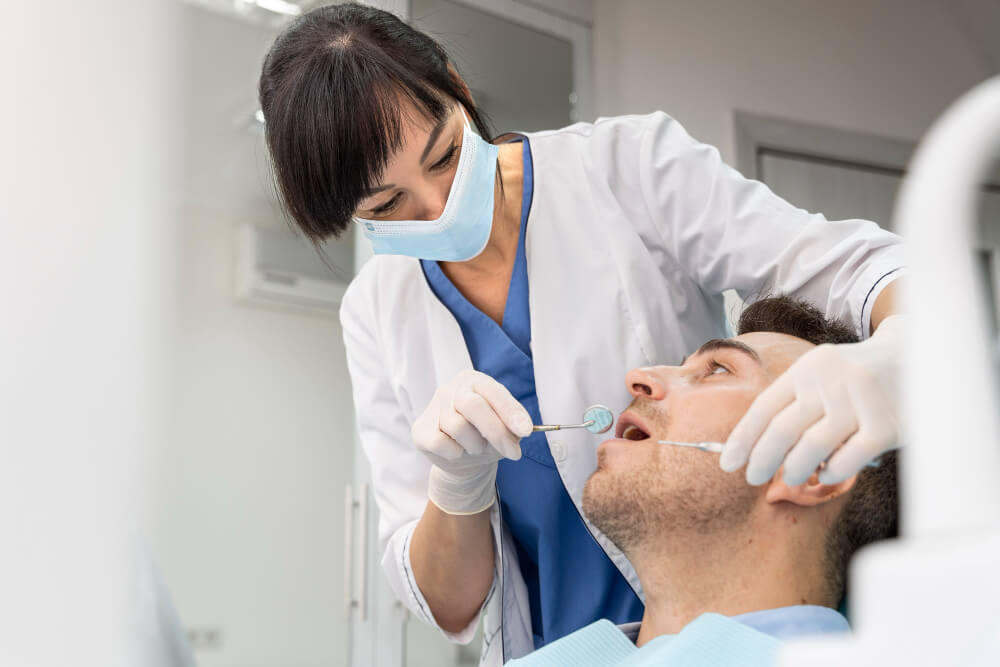 The perfectional doctor implants the tooth